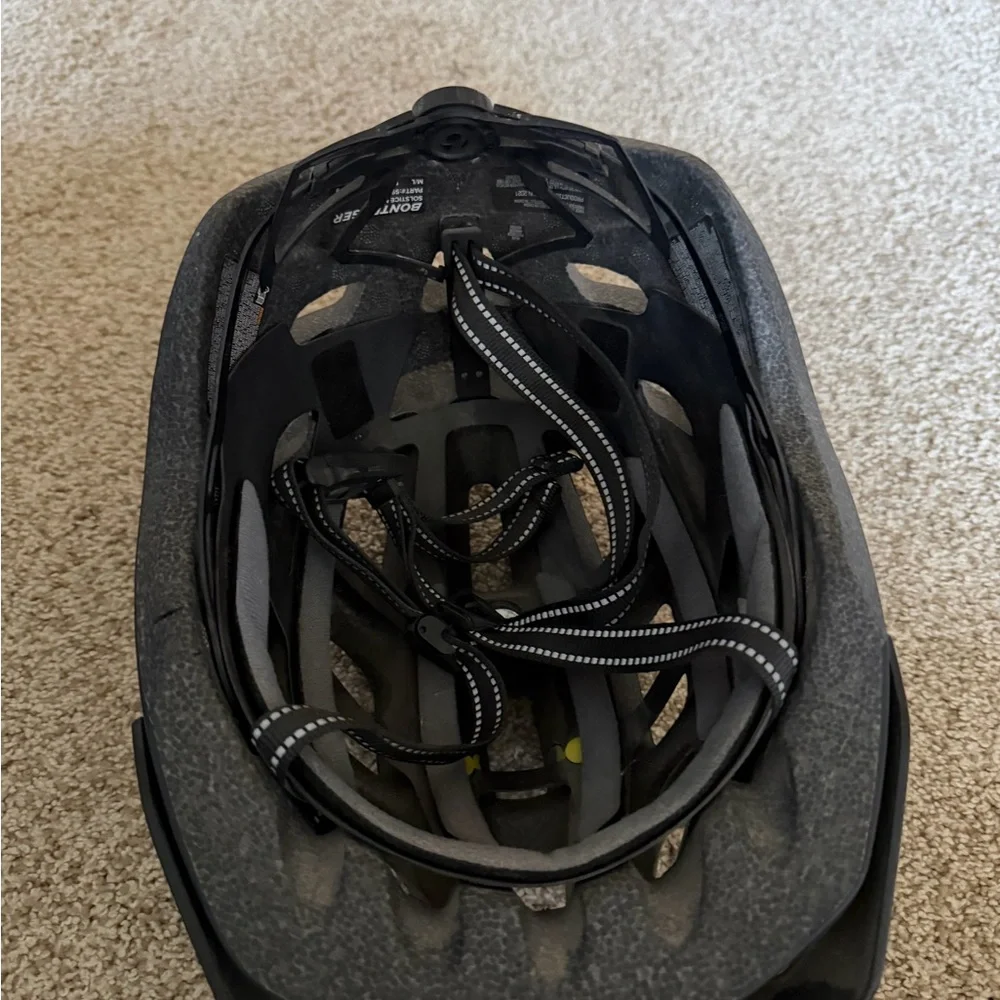 Bontrager Solstice MIPS Bike Helmet – Matte Black, Size M/L - Picture 3 of 4
